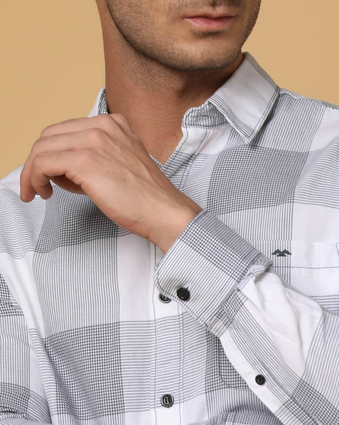 Men Checked Slim Fit Shirt