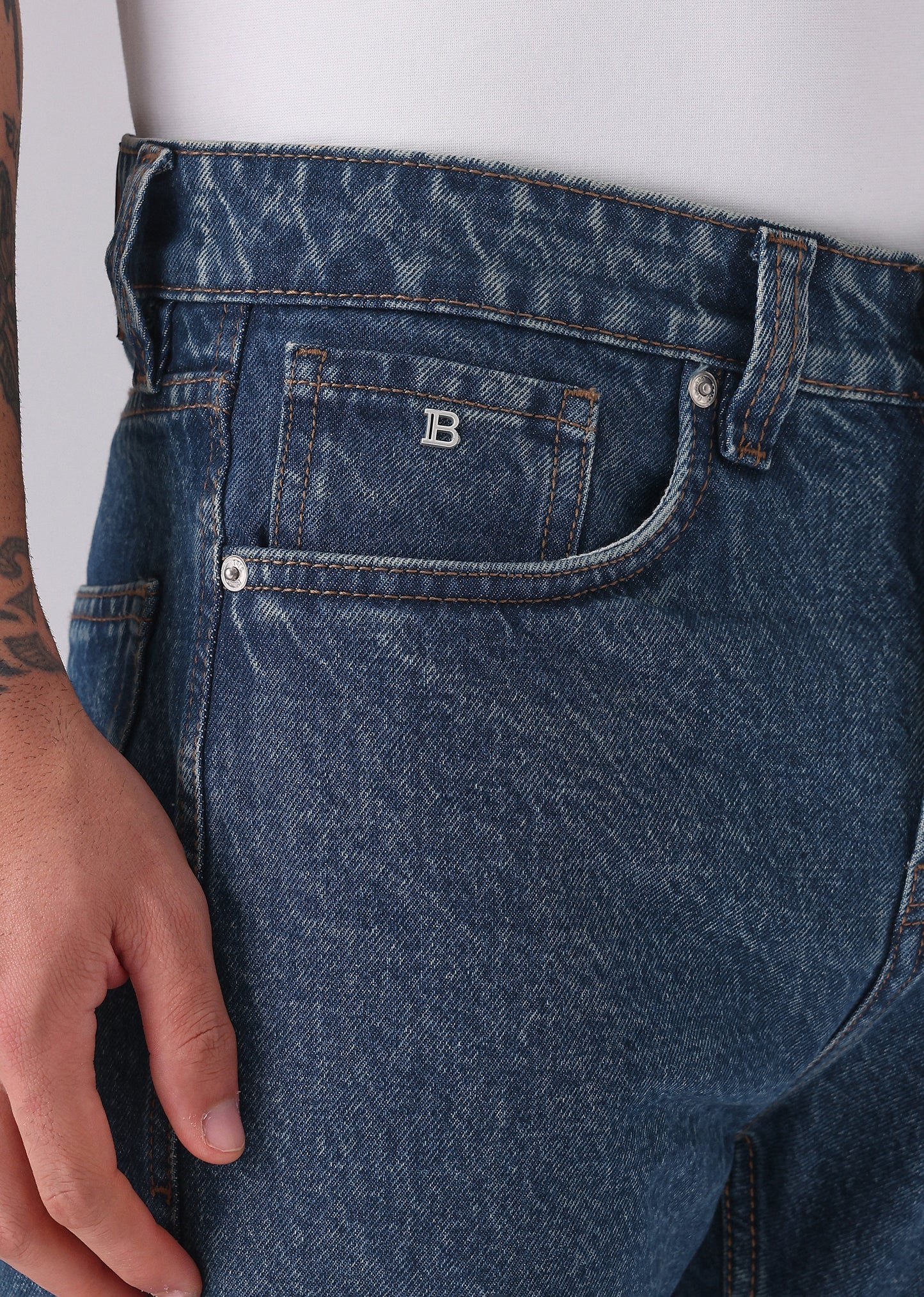 Dark Wash Carrot Fit Jeans