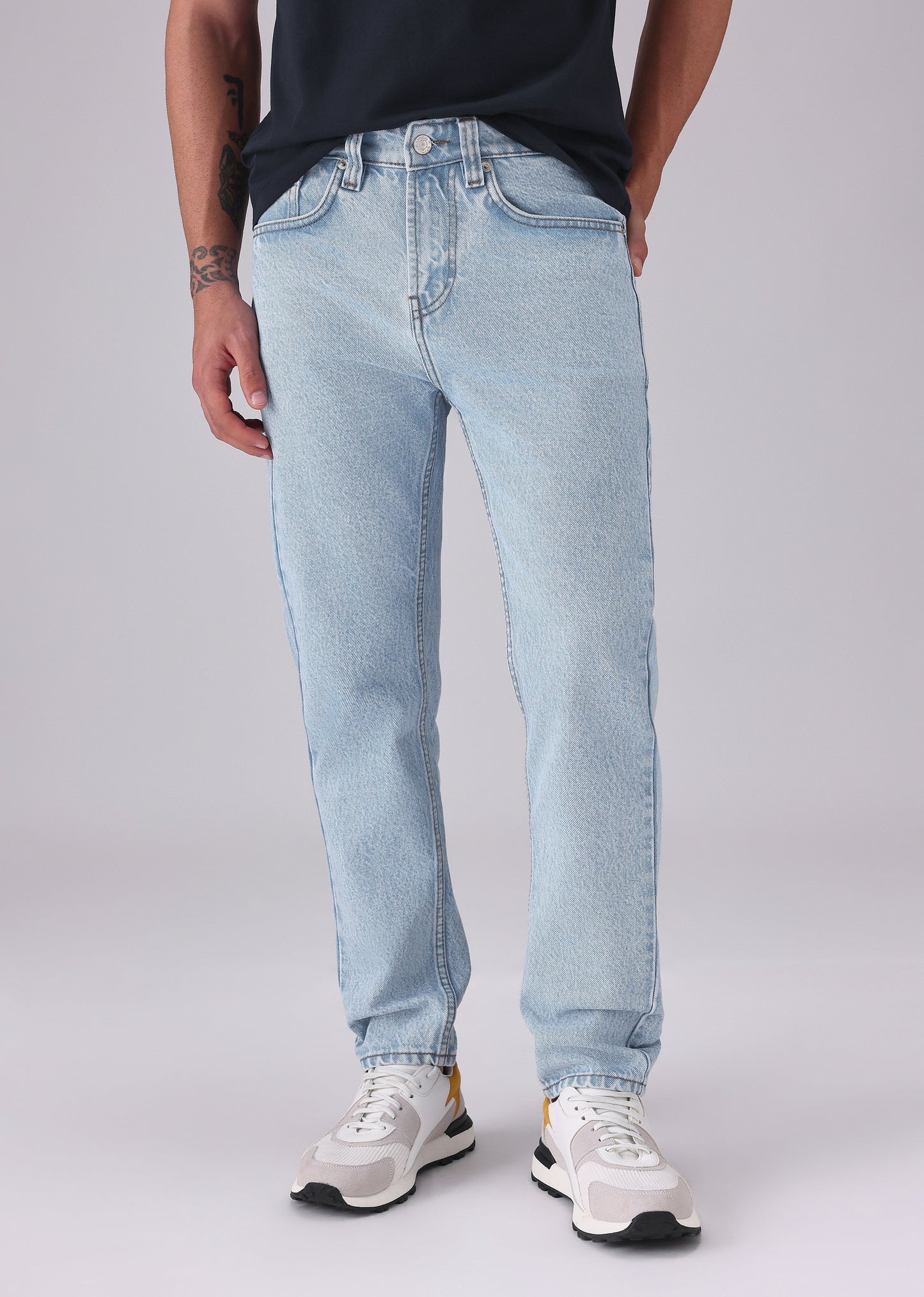 Light Wash Carrot Fit Jeans