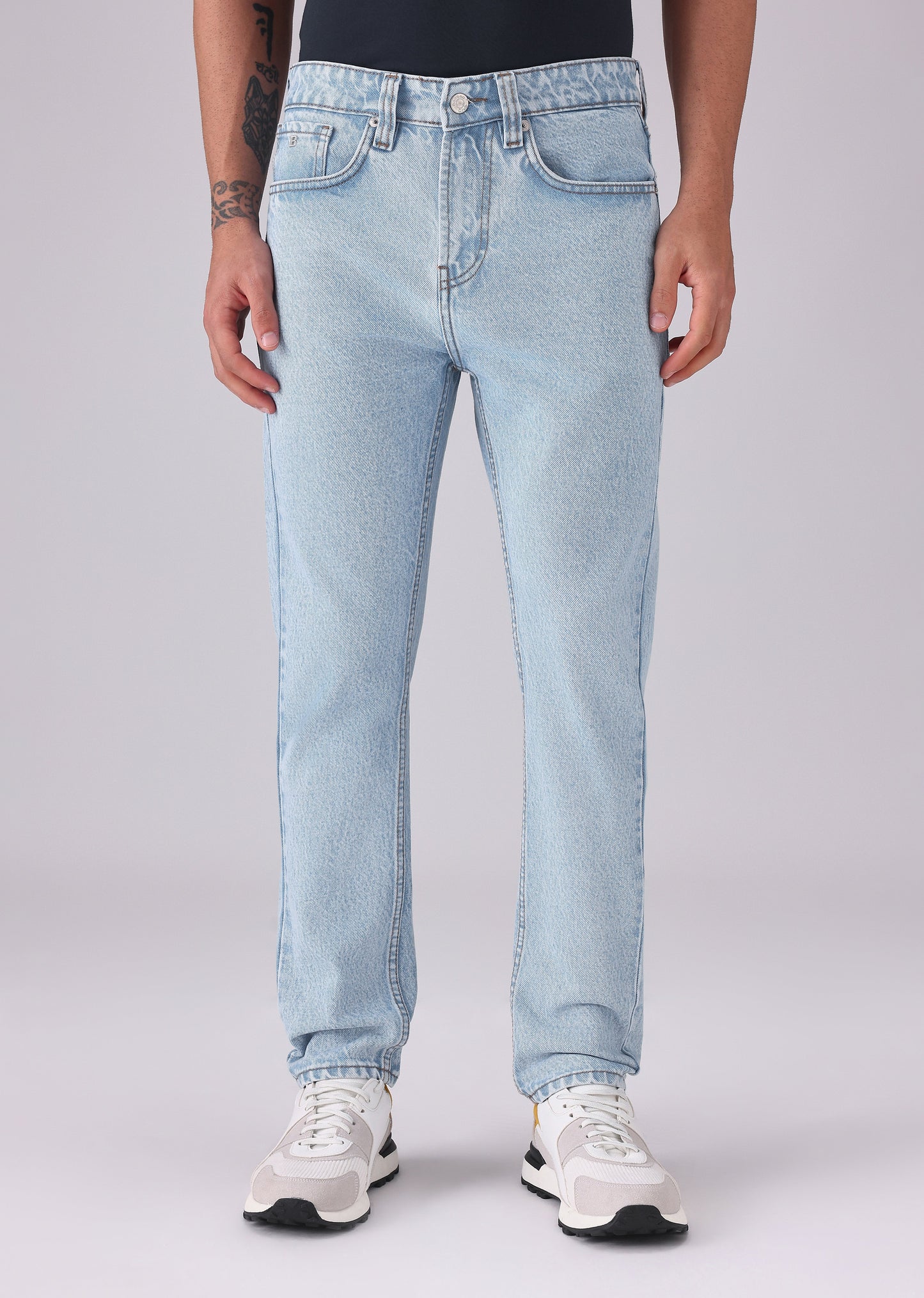 Light Wash Carrot Fit Jeans