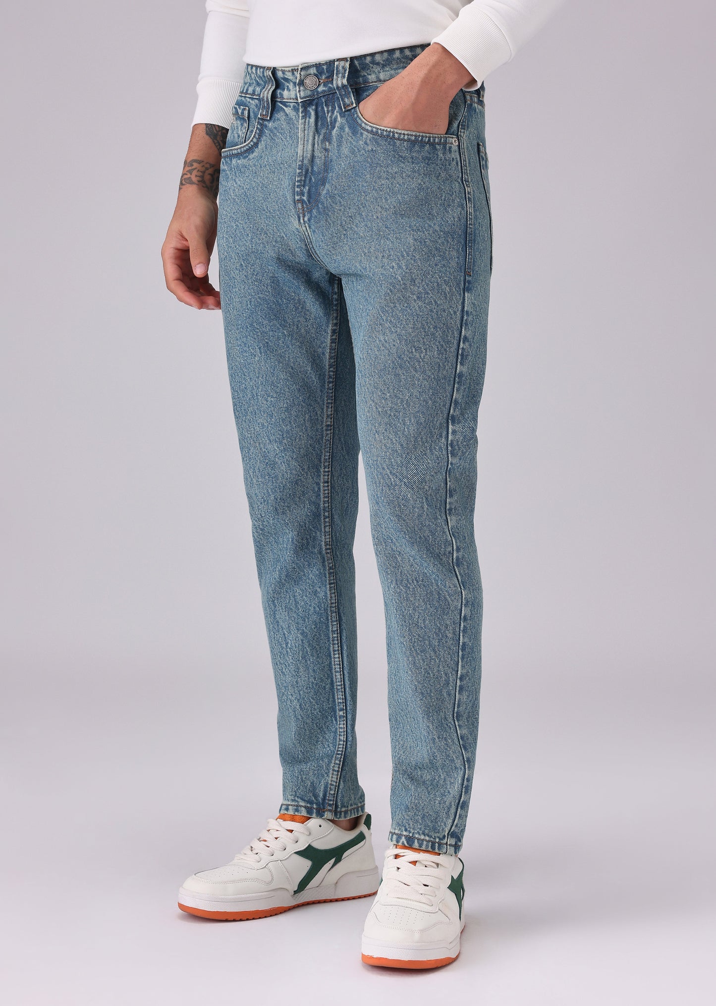 Mid Wash Carrot Fit Jeans