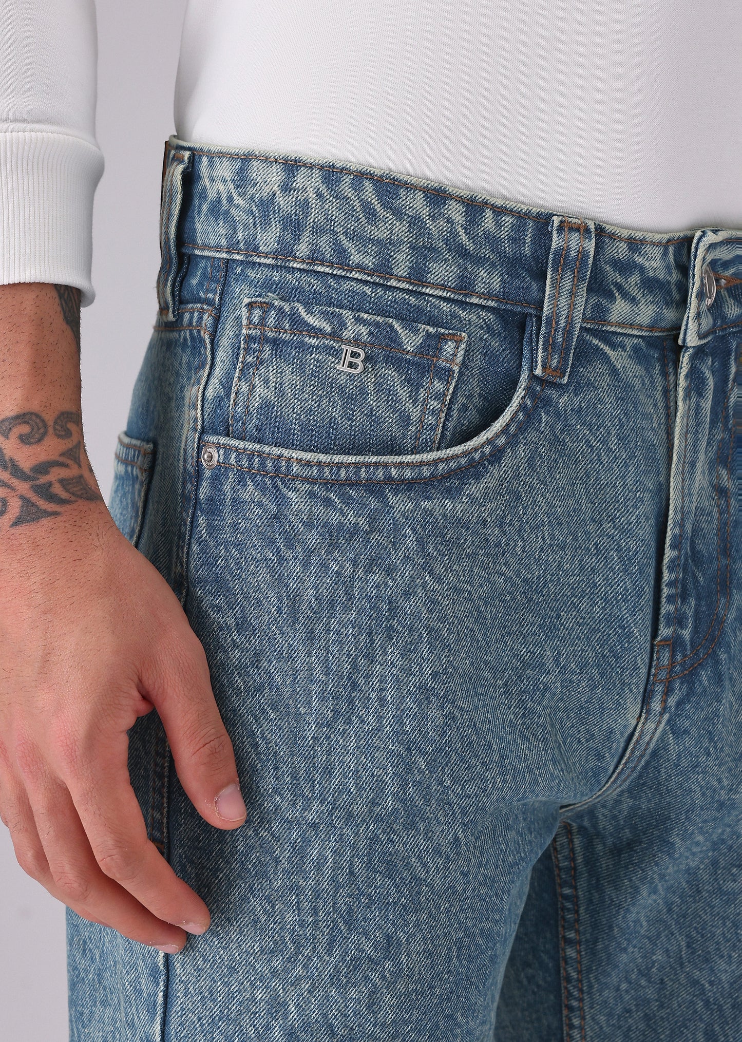 Mid Wash Carrot Fit Jeans