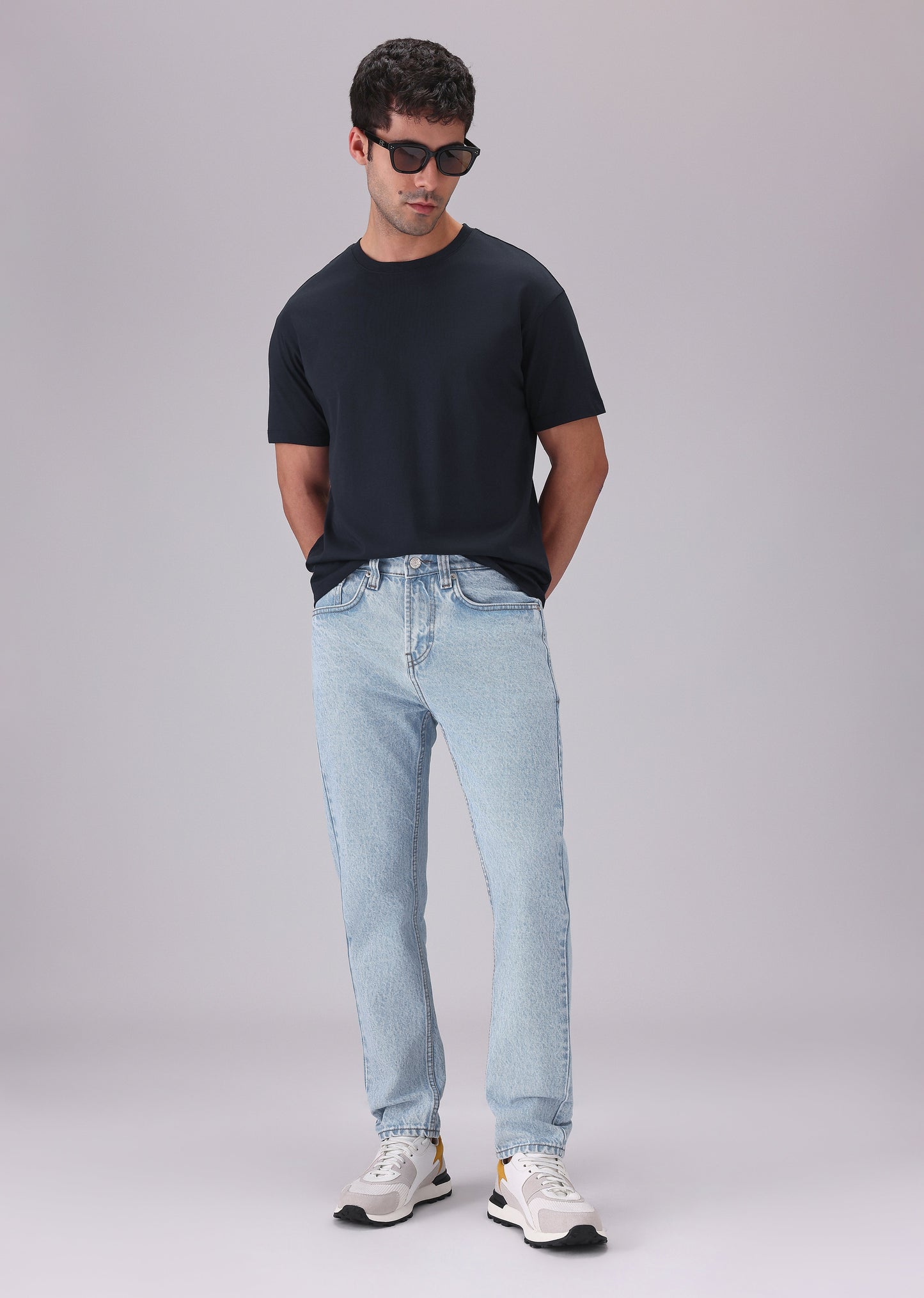 Light Wash Carrot Fit Jeans