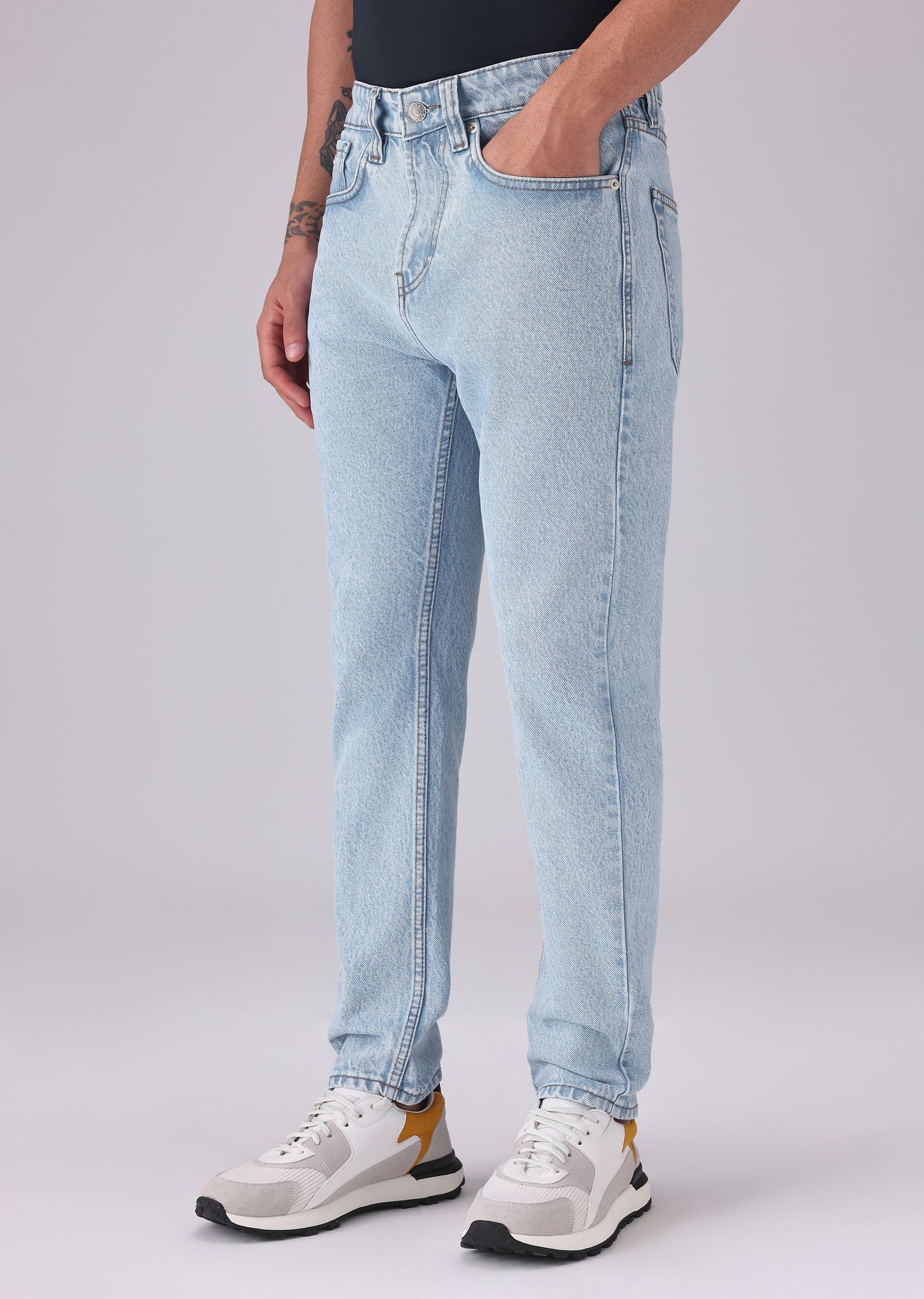 Light Wash Carrot Fit Jeans