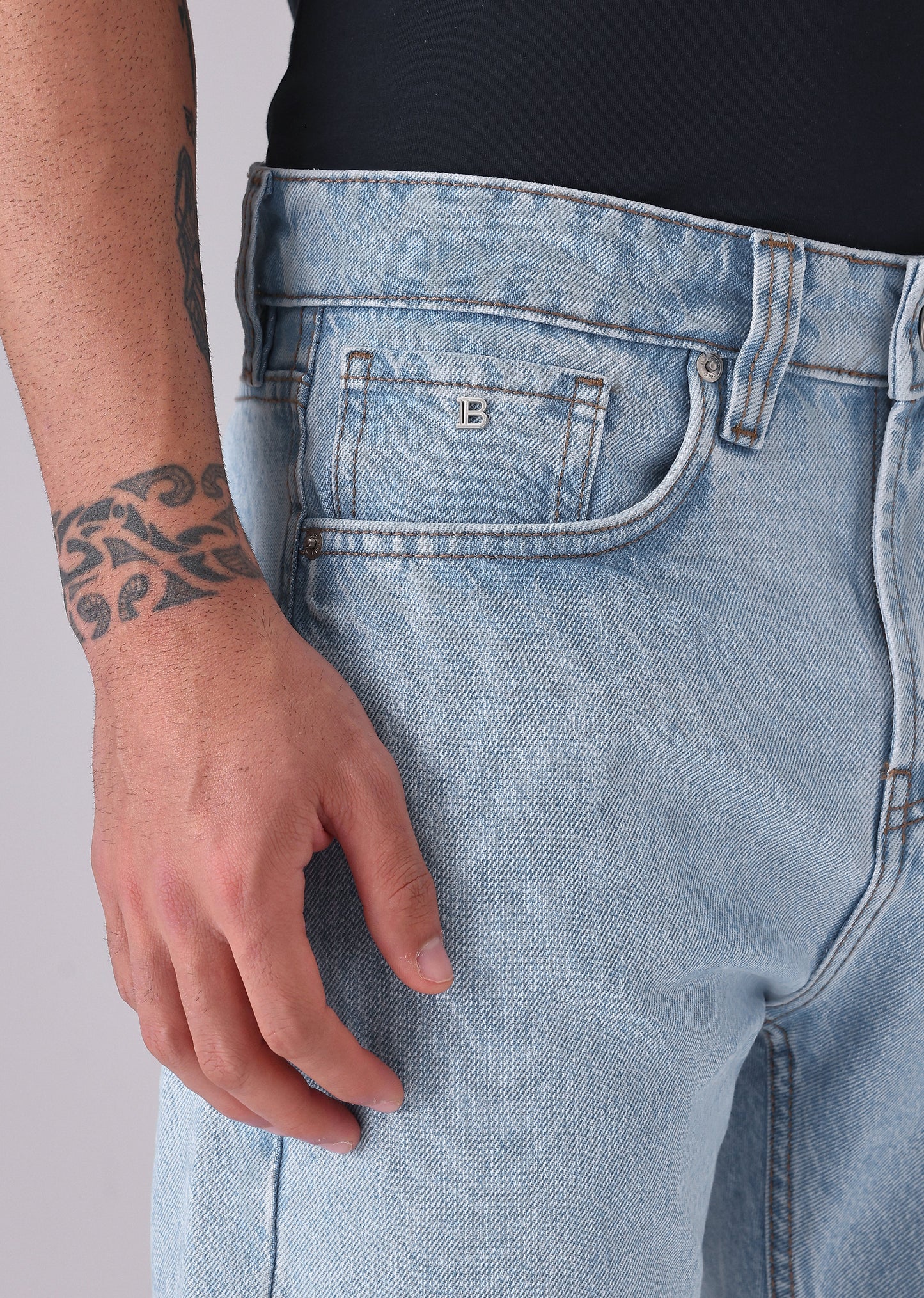 Light Wash Carrot Fit Jeans