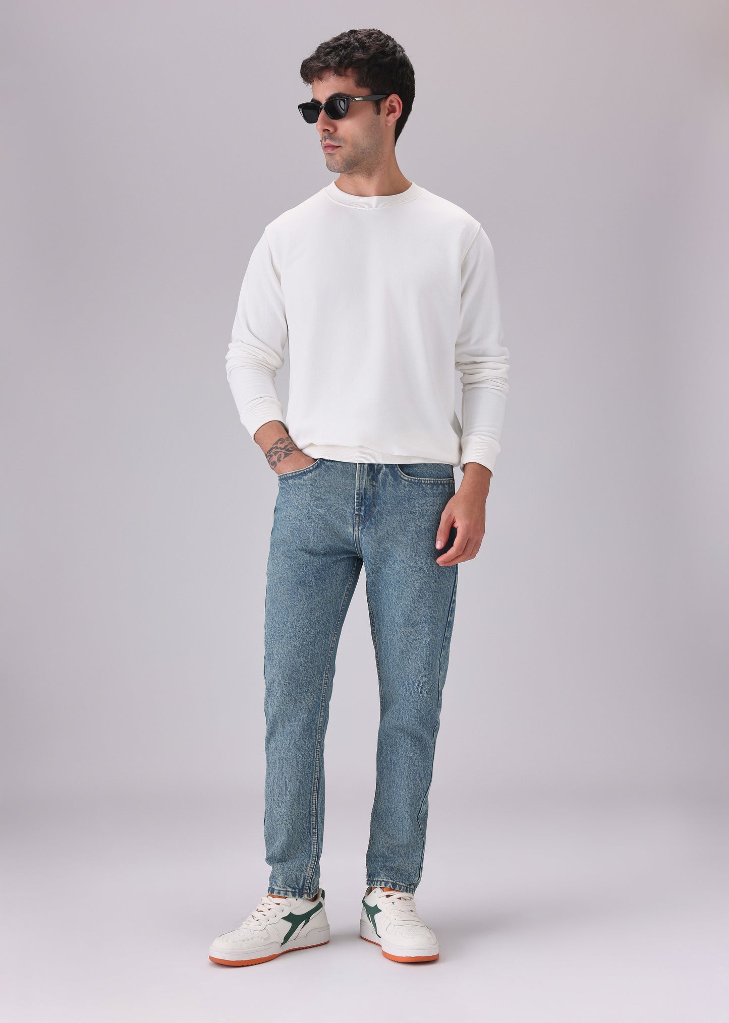 Mid Wash Carrot Fit Jeans