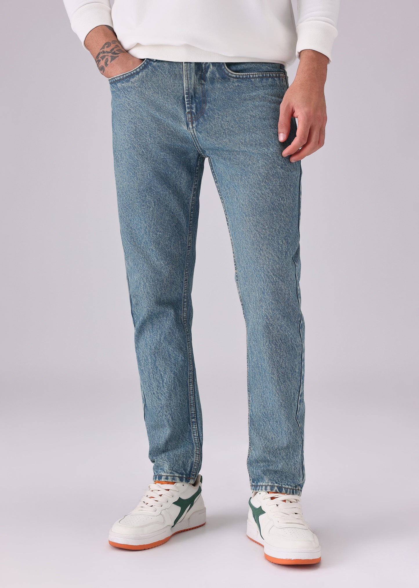 Mid Wash Carrot Fit Jeans