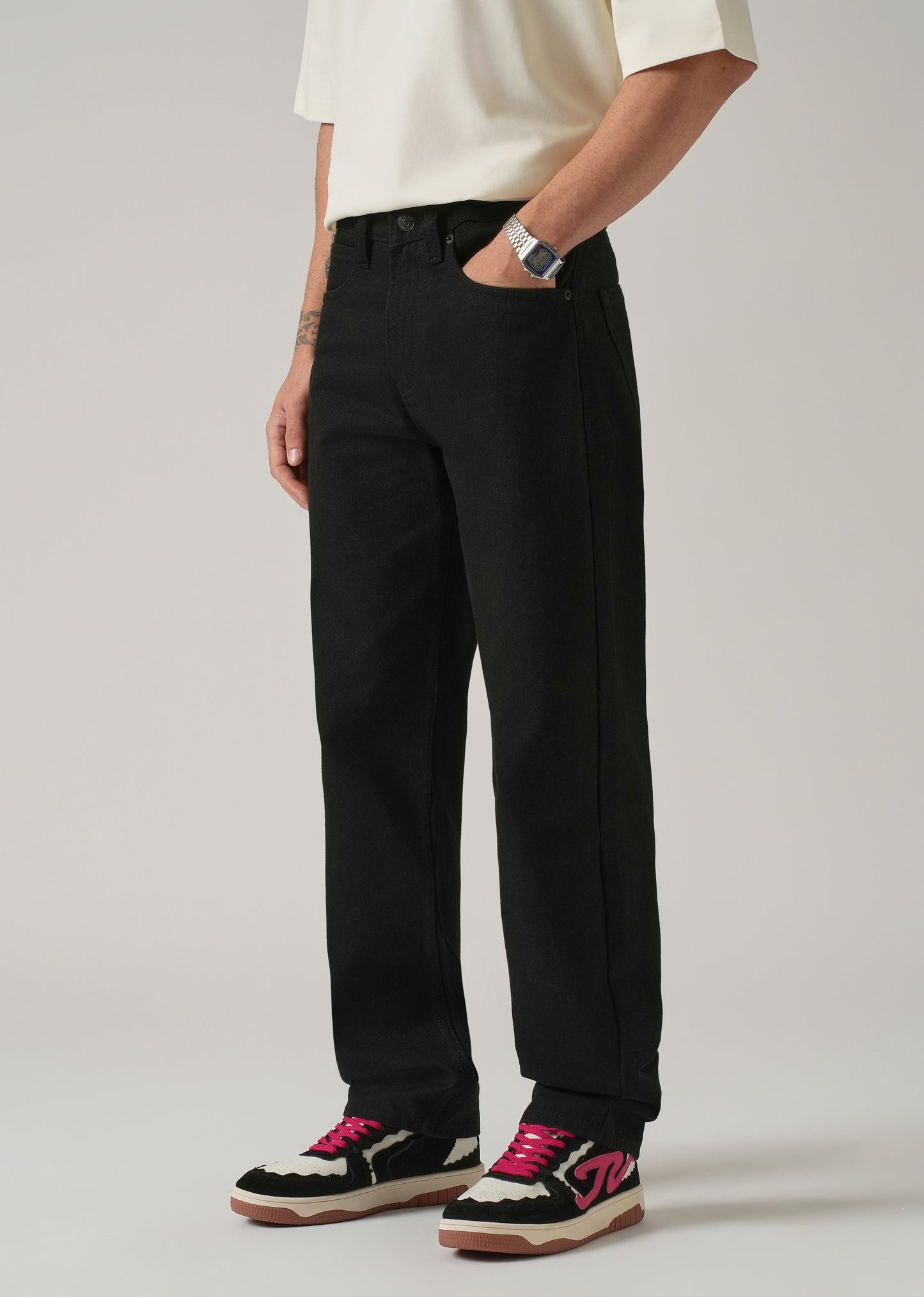 Relaxed Fit Black Jeans